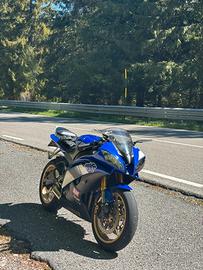 YAMAHA R6