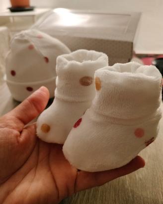 Completo cappellino e prime scarpette neonata 