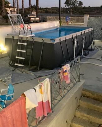 Piscina fiori terra