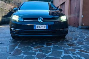 Volkswagen Golf 7    1.6 TDI