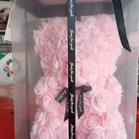 2 orsacchiotti con boccioli di rose 