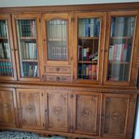 Libreria con vetrina in legno di noce