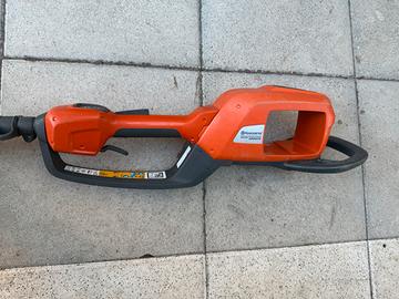 Husqvarna tagliasiepi e decespugliatore