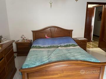 Camera da letto in noce nazionale