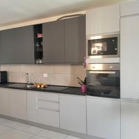 CUCINA E TAVOLO PRATICAMENTE NUOVI