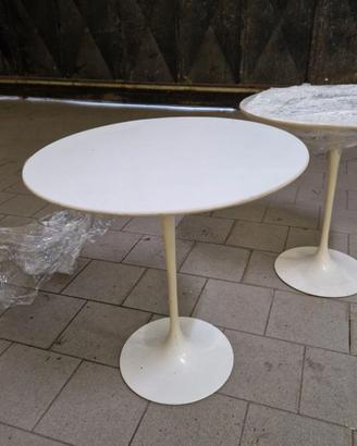 2 Tavolini tondi Knoll Saarinen del 1975