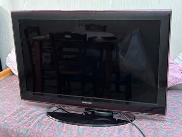 TV Samsung 40” Full HD + decoder DVB-T2 installato