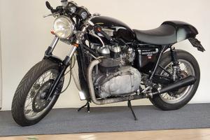 triump thruxton cafe racer 