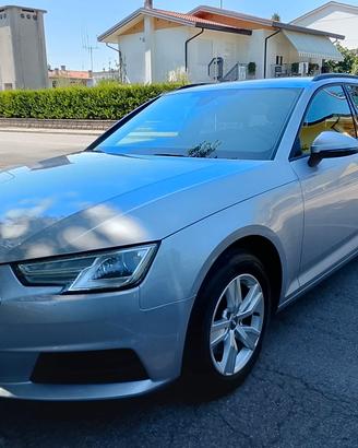 Audi A4 B9 2.0 150CV business sport