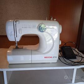 Macchina da cucire necchi