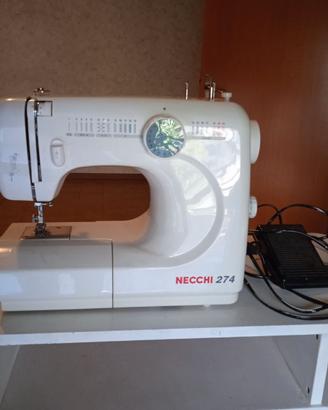 Macchina da cucire necchi