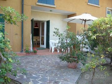 A 100 mt. dalla spiaggia con giardino