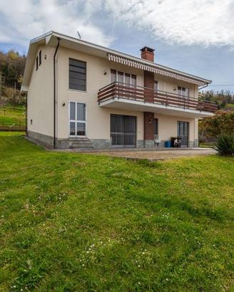 Villa di 240 m² con più di 5 locali e box auto dop