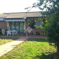 VILLA A SCHIERA A PARMA