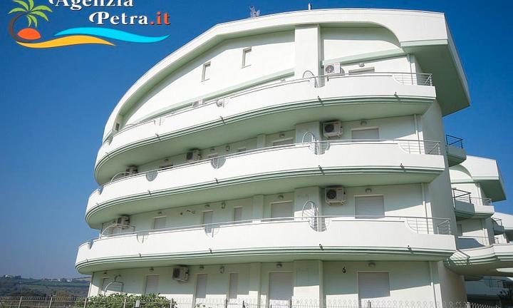 Appart.vicinissimi al mare a TORTORETO LIDO