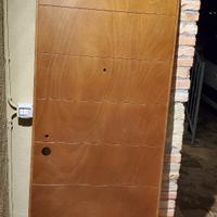 Pannello porta in legno scanalato