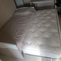 cameretta con scrivania 