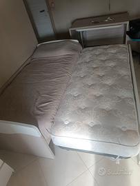 cameretta con scrivania 