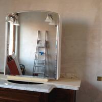 Specchio bagno contenitore e luci