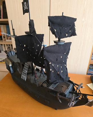 Nave Perla Nera Pirati dei Caraibi Ultimate Play