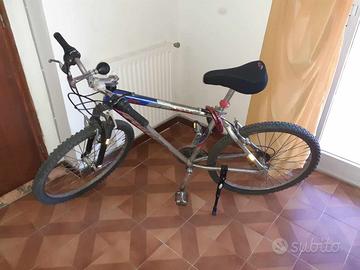 BICI ATALA in ALLUMINIO con 21 marce e ACCESSORI