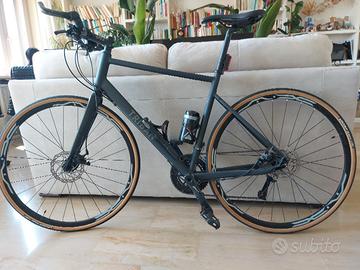 BICICLETTA CORSA TRIBAN RC 500 FLAT BAR L + SIGMA