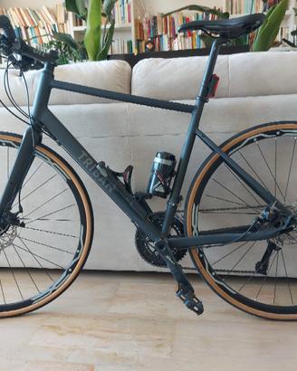 BICICLETTA CORSA TRIBAN RC 500 FLAT BAR L + SIGMA