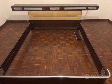 Letto vintage con radio e luci funzionante!!!!