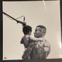 Vinile sfera ebbasta