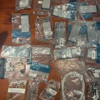 Lotto 300 accessori informatici+ 15 nastri backup