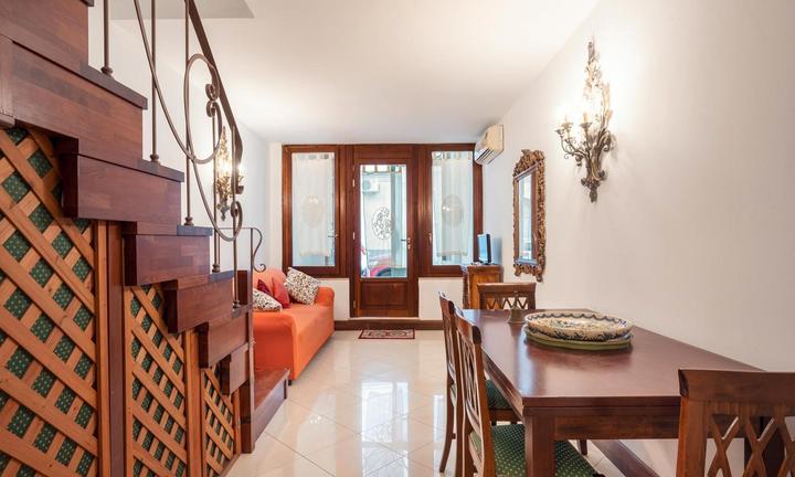 Appartamento arredato,Catania centro (via Umberto)