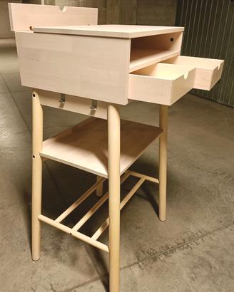 Scrivania compatta in legno