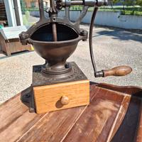 Antico macinino per il caffè