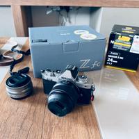 Nikon Zfc con 2 Obiettivi e Accessori
