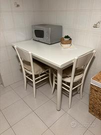 Tavolo bianco 6 posti  + 2 sedie stile shabby
