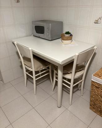 Tavolo bianco 6 posti  + 2 sedie stile shabby