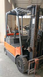 Muletto Toyota 25 S triplex con batterie nuove