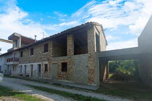 RUSTICO CON CORTE ESCLUSIVA