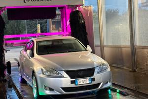 Lexus is 220d