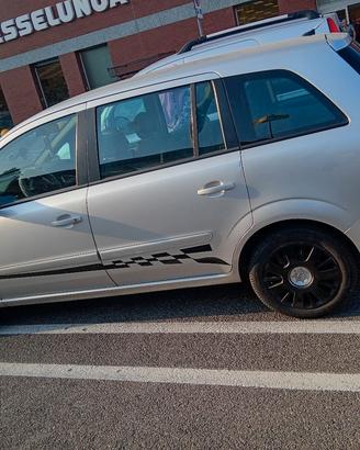 macchina Opel zafira