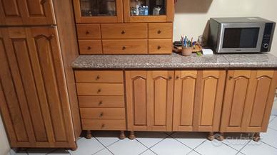 Cucina Anni 80in legno con 6 sedie come fot