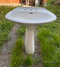 Sanitari bagno in ceramica bianca