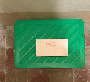 Coppia di scatole contenitori in plastica rigida