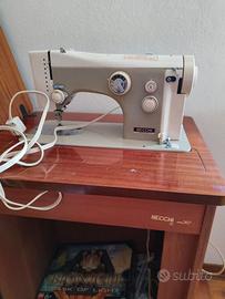 Macchina da cucire Necchi 267 con mobiletto