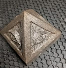 Piramide in Shungite    60 x 60  h50