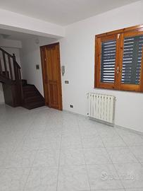  appartamento con garage Acicastello centro