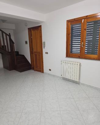  appartamento con garage Acicastello centro