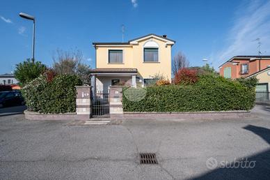 VILLA SINGOLA A BORGO VIRGILIO