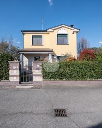 VILLA SINGOLA A BORGO VIRGILIO