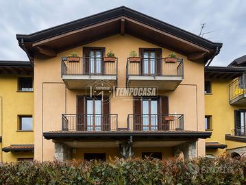 LUMINOSO APPARTAMENTO SU DUE LIVELLI CON TRAVI A V